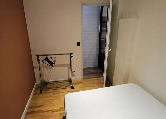 Sejour Dans La Cite Fortifiee *